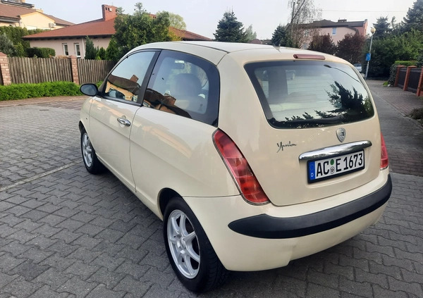 Lancia Ypsilon cena 7500 przebieg: 156000, rok produkcji 2003 z Swarzędz małe 254